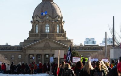 Unifor stands with Alberta teachers