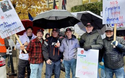 Unifor manifeste devant les bureaux de François Legault : l’achat local doit commencer par l’État