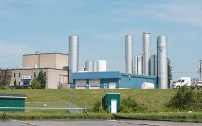 Unifor stands with members following Agropur dairy cooperative closure